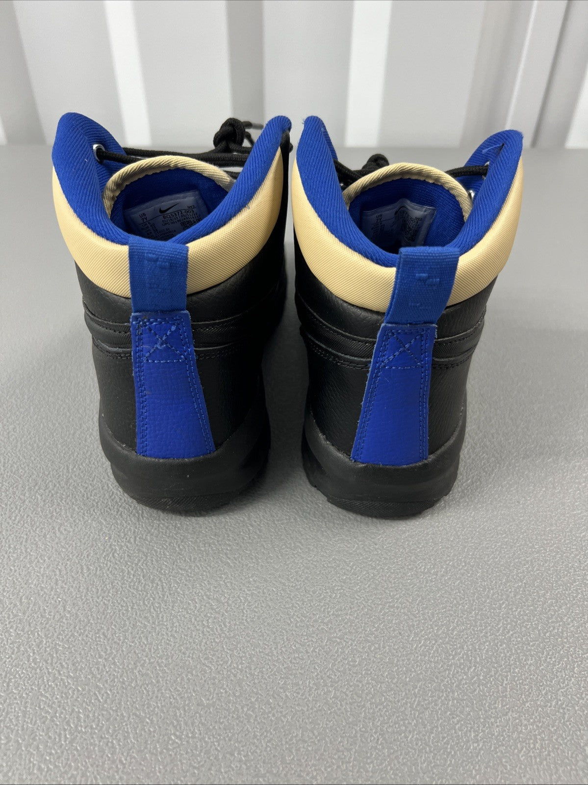 Size 7Y or 8.5 Wmns- Nike Manoa High Black Boot