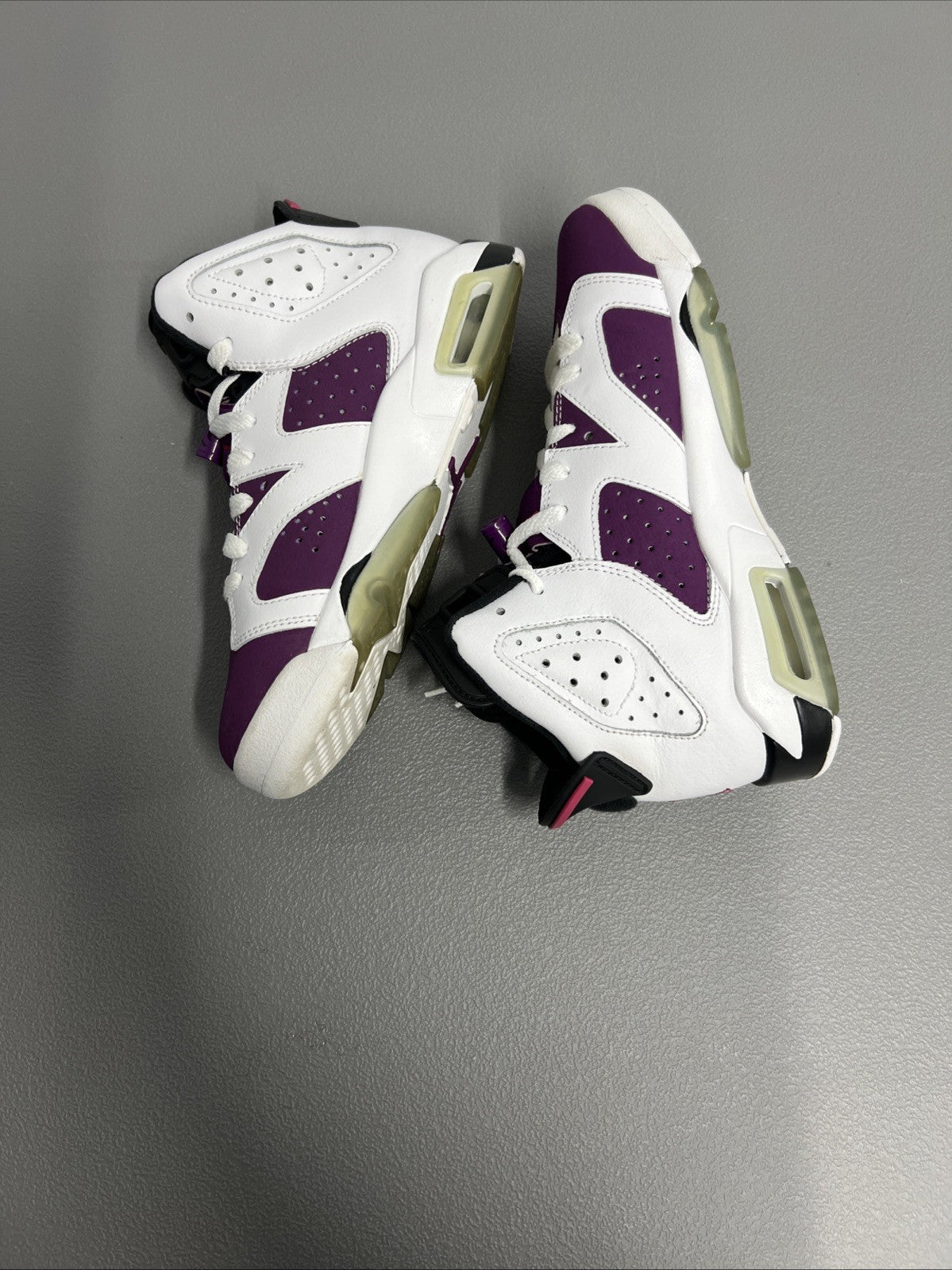 Size 5Y or 6.5 Wmns- Air Jordan 6 Retro 'Vivid Pink' 543390-127 (GS)