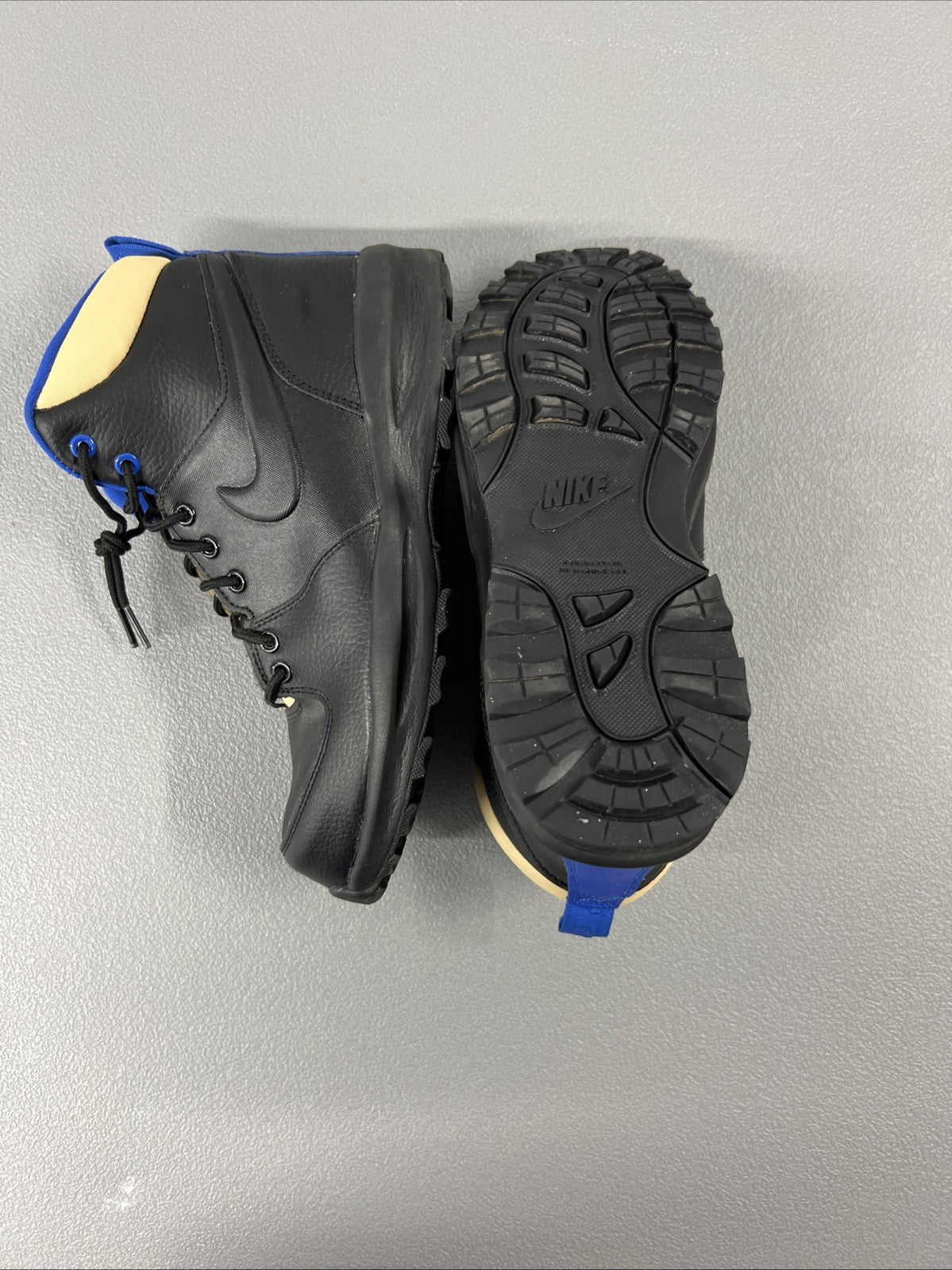 Size 7Y or 8.5 Wmns- Nike Manoa High Black Boot