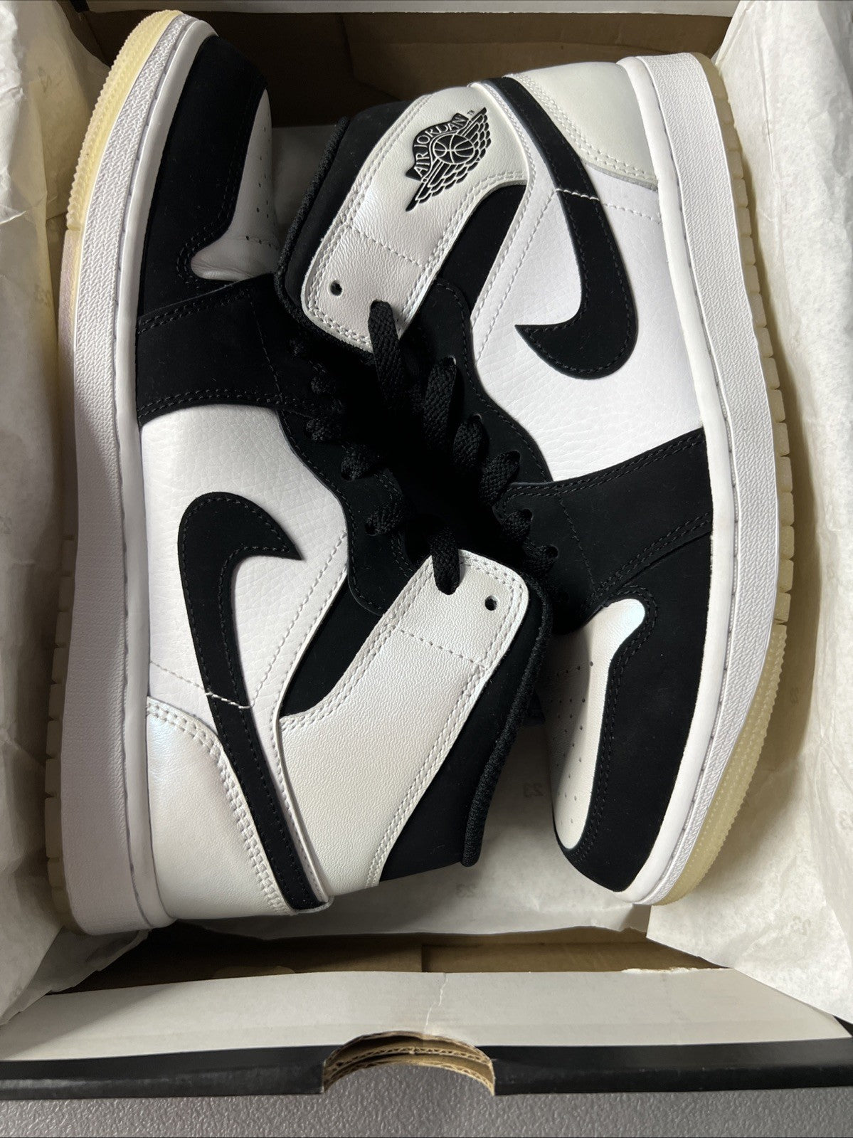 Size 9.5 Men’s or 11 Wmns- Jordan 1 Mid SE Diamond