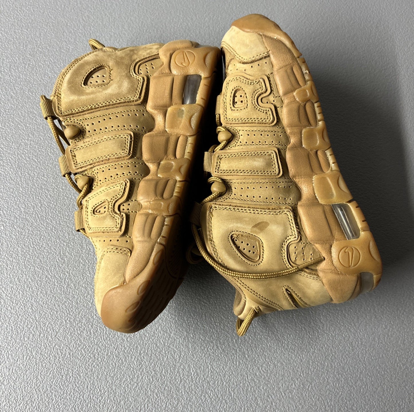 Size 5Y or 6.5 Wmns - Nike Air More Uptempo Mid ‘Flax’ GS