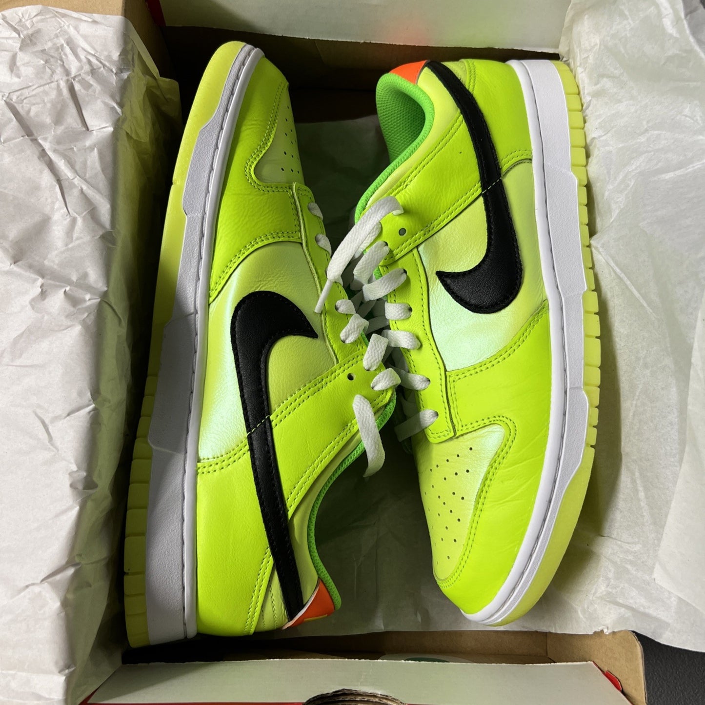 Size 10.5 - Nike Dunk Low SE ‘Splash Volt’