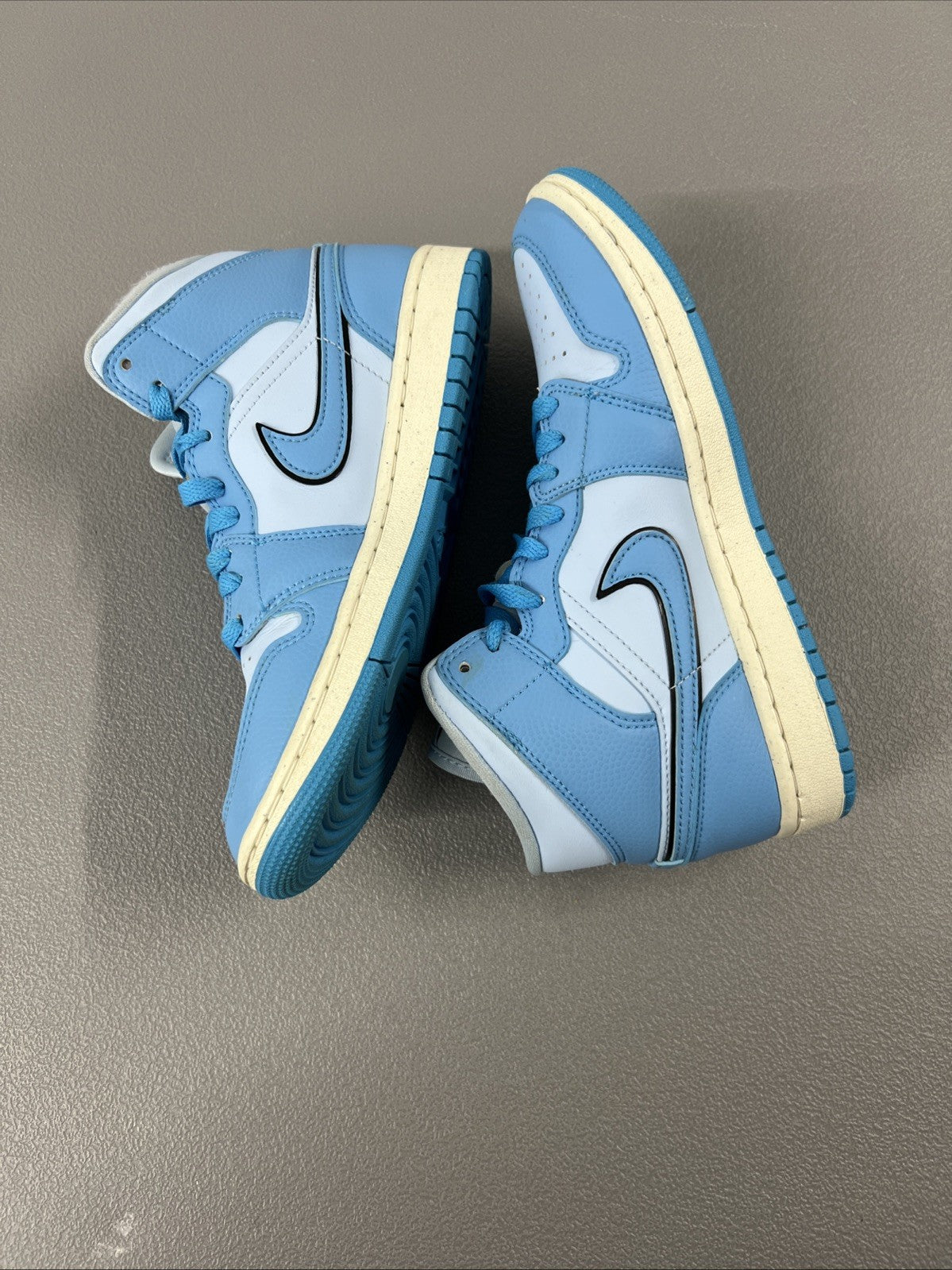 Size 7 - Jordan 1 Mid SE ‘Ice Blue’ (Women’s)