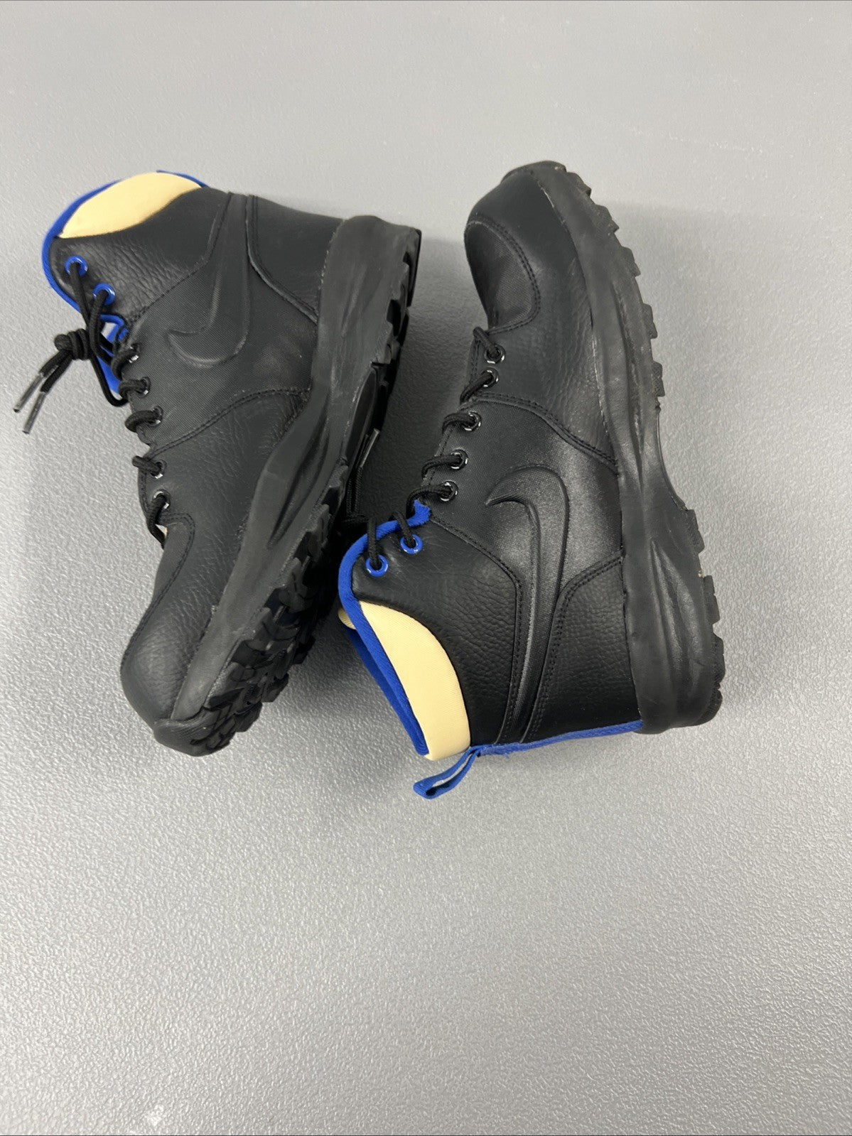 Size 7Y or 8.5 Wmns- Nike Manoa High Black Boot