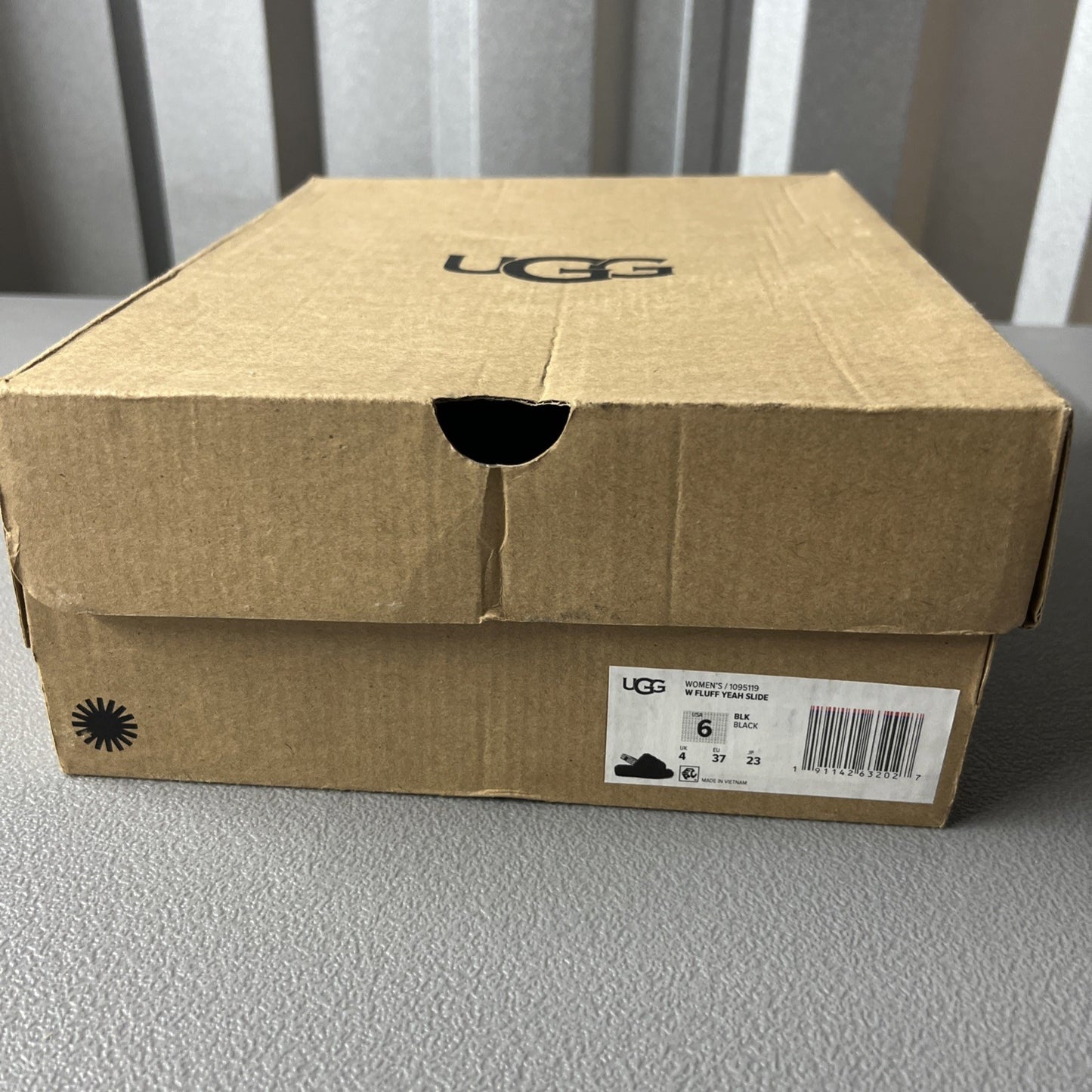 Size 6 - Ugg Wmns Fluff Yeah Slide 'Black’