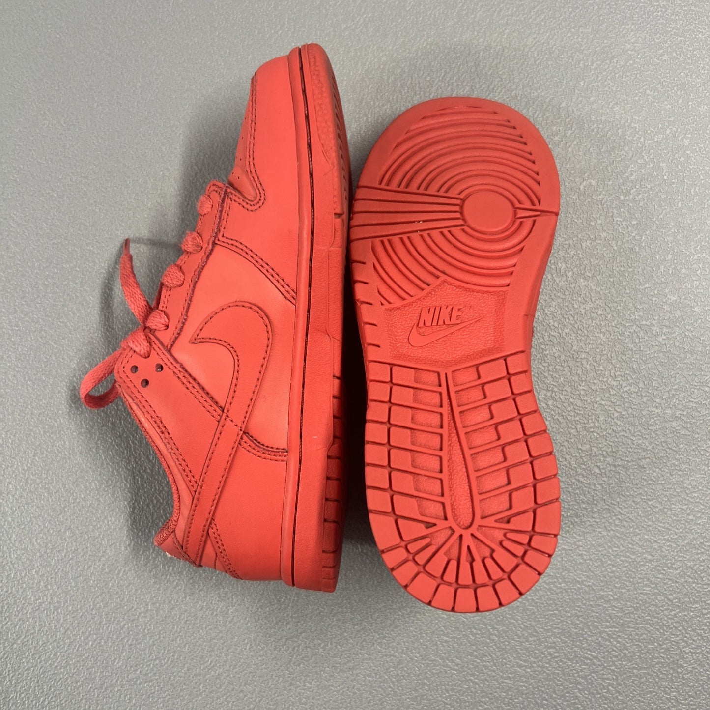 Size 2Y - Nike Dunk Low ‘Track Red’ (GS)