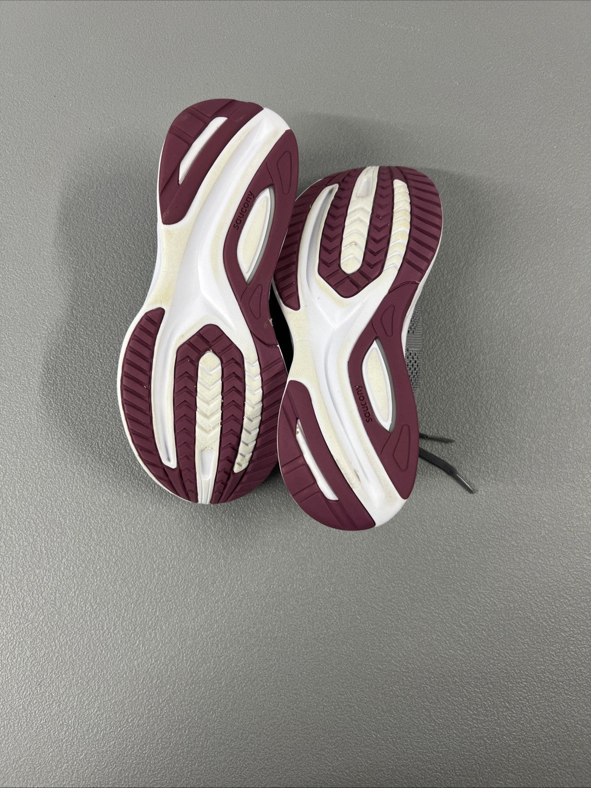 Size 6.5- Saucony Guide 14 Alloy Cherry (Wmns)