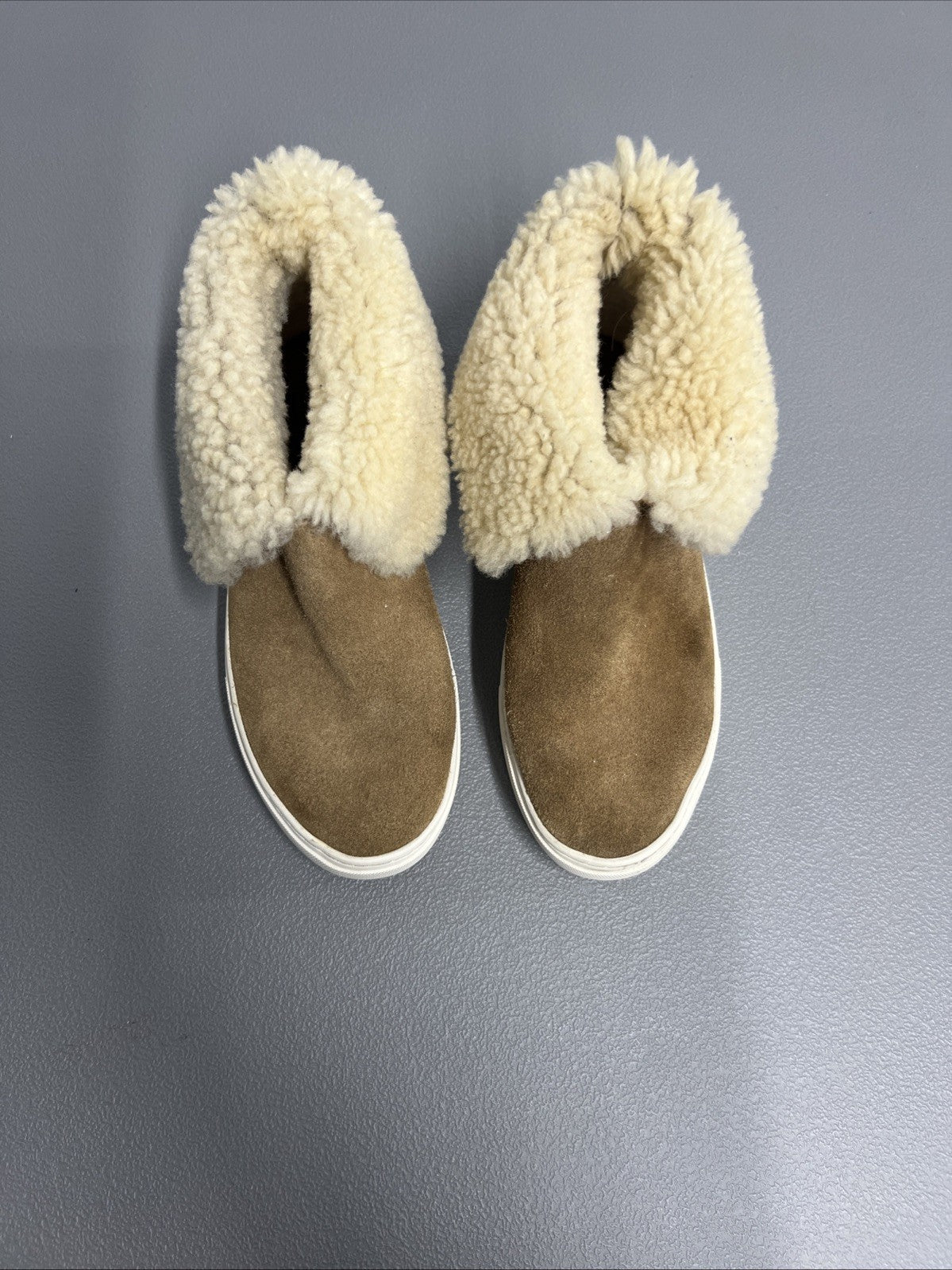 Size 6 UGG Women's Lynus Sneaker Boots -Chestnut Suede