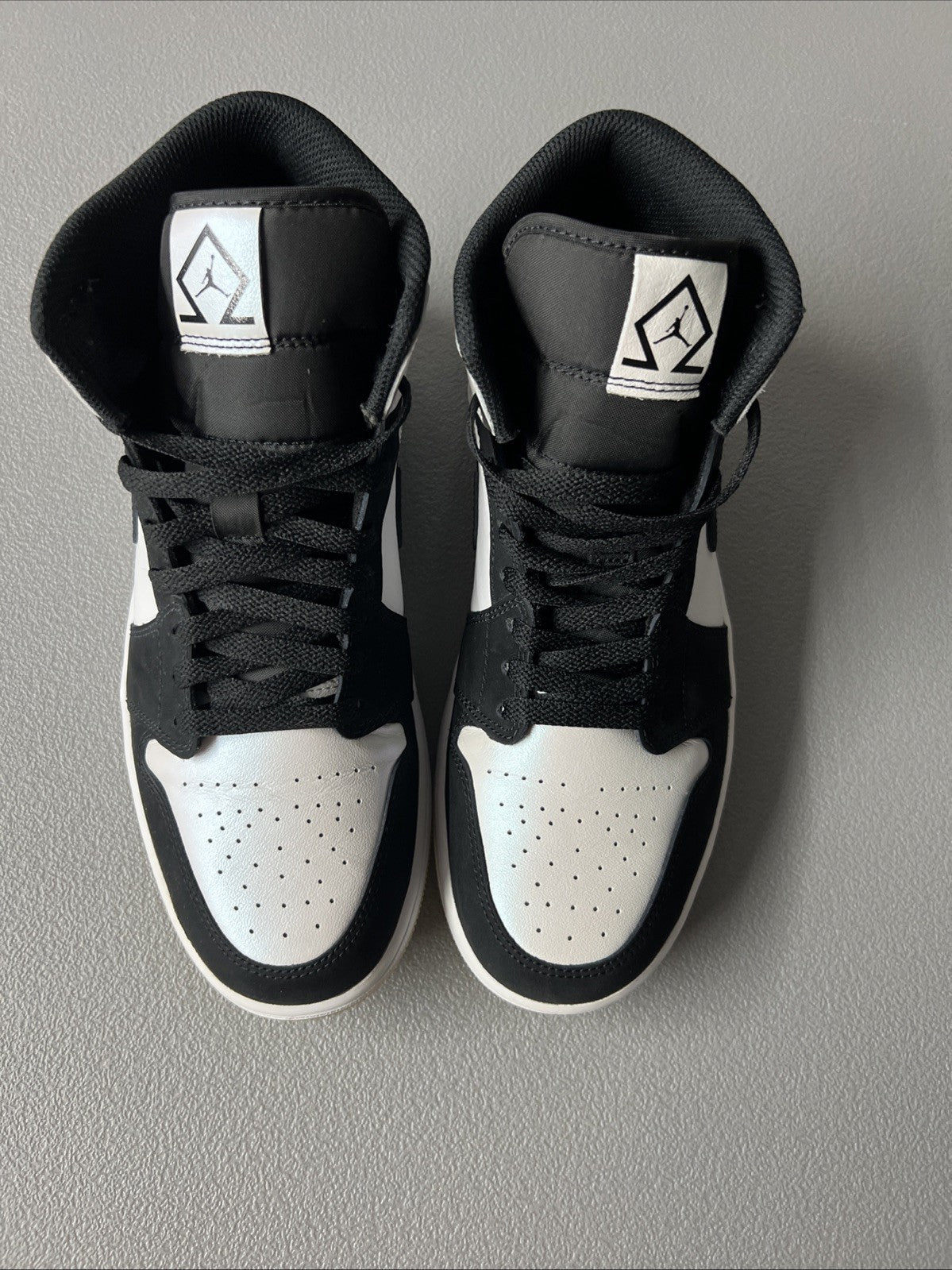 Size 9.5 Men’s or 11 Wmns- Jordan 1 Mid SE Diamond