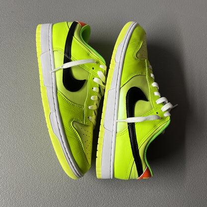 Size 10.5 - Nike Dunk Low SE ‘Splash Volt’