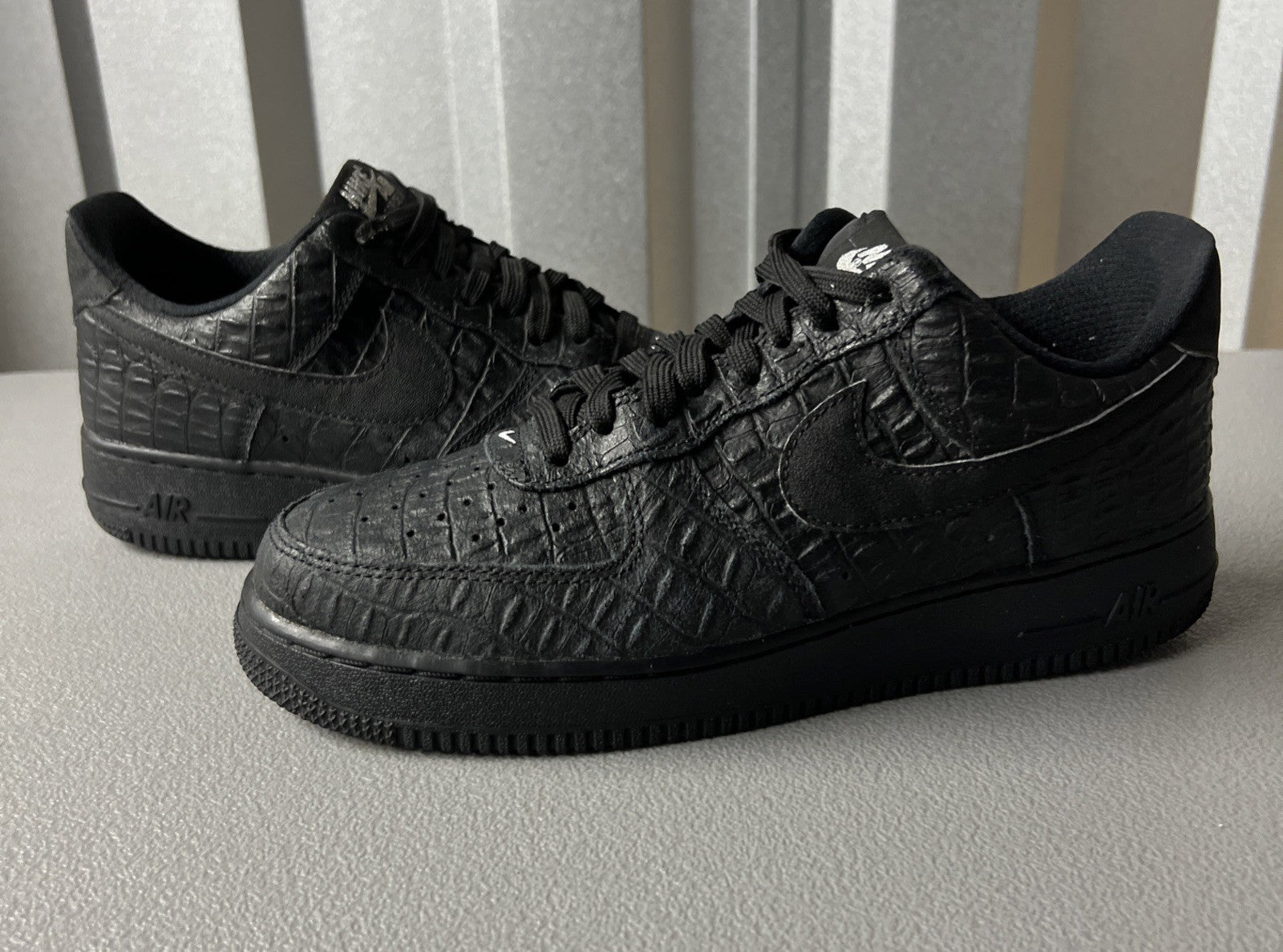 Size 8.5 Men’s or 10 Wmns- Nike Air Force 1 '07 LV8 Low ‘Black Croc’