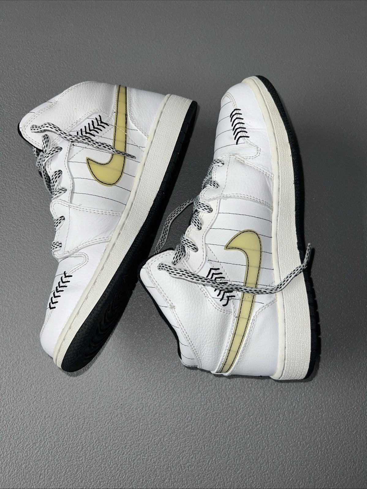 Size 5.5Y or 7 Wmns- Air Jordan 1 GS 'Black Silver’ 327048 102