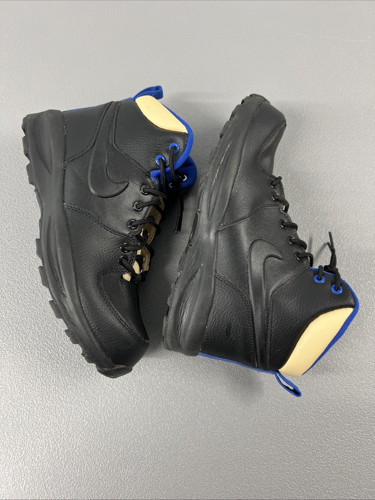 Size 7Y or 8.5 Wmns- Nike Manoa High Black Boot