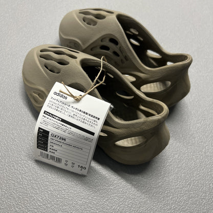 Size 9 Kids Adidas Yeezy Foam RNNR (Stone Sage)