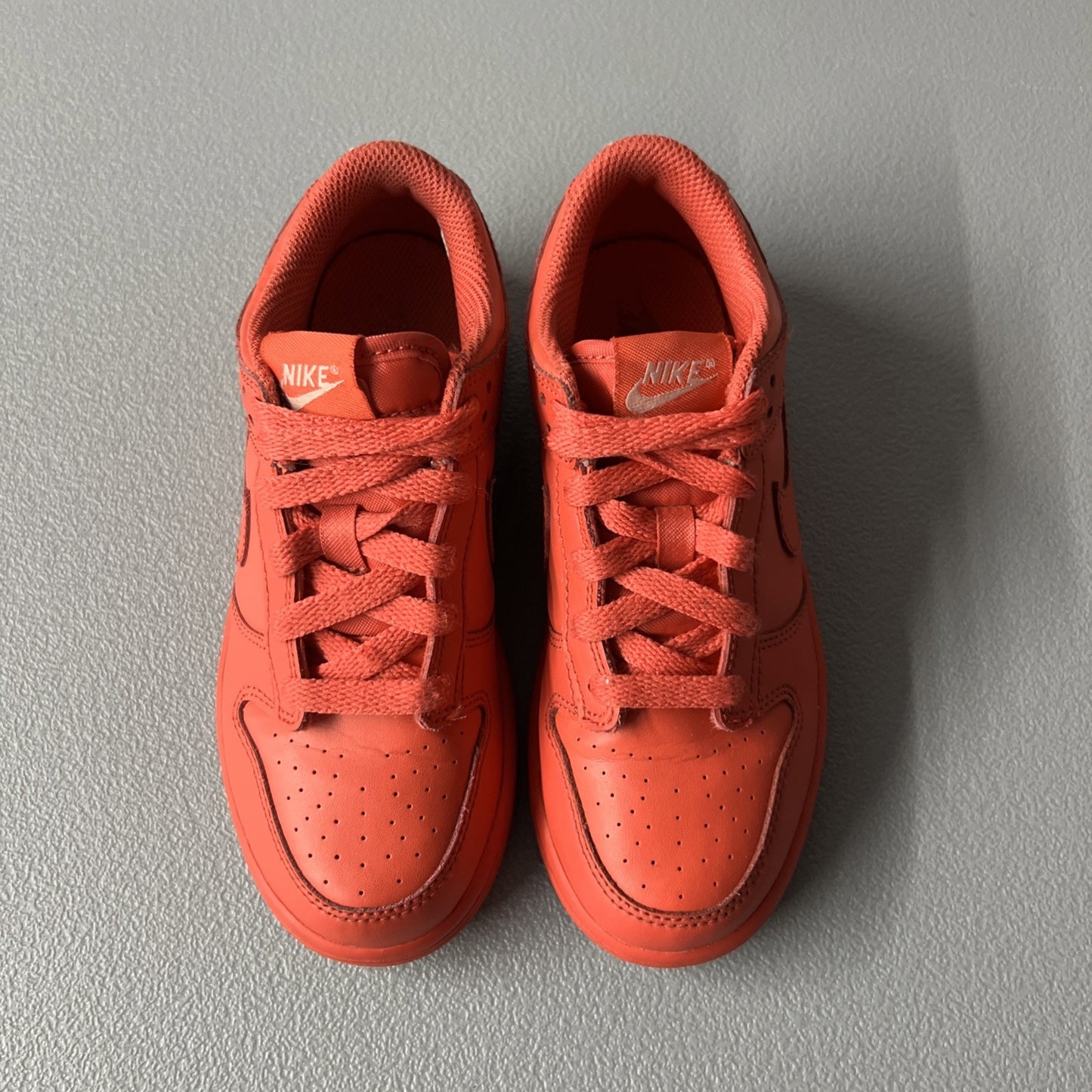 Size 2Y-Nike Dunk Low ‘Triple Red’ (Preschool)