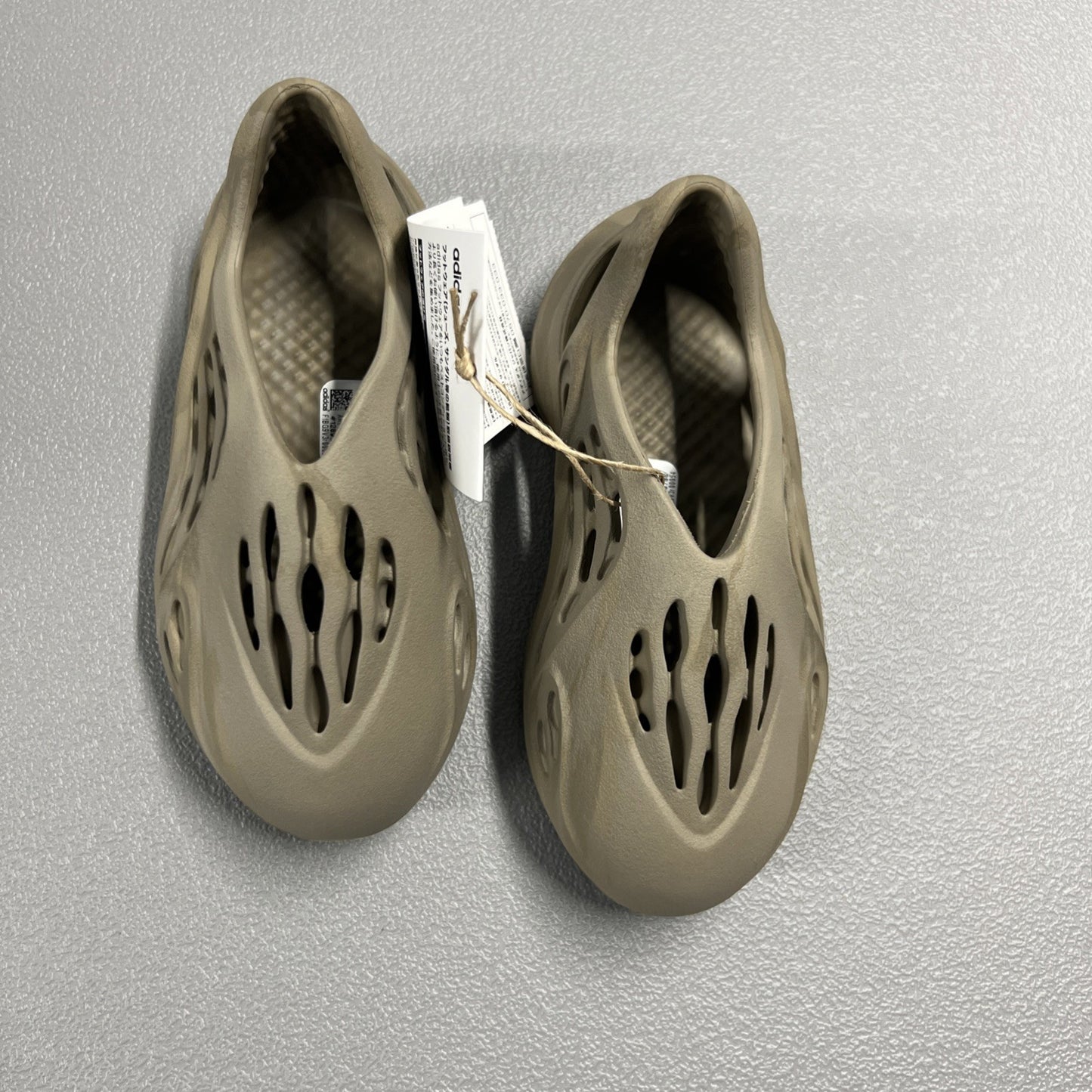 Size 9 Kids Adidas Yeezy Foam RNNR (Stone Sage)
