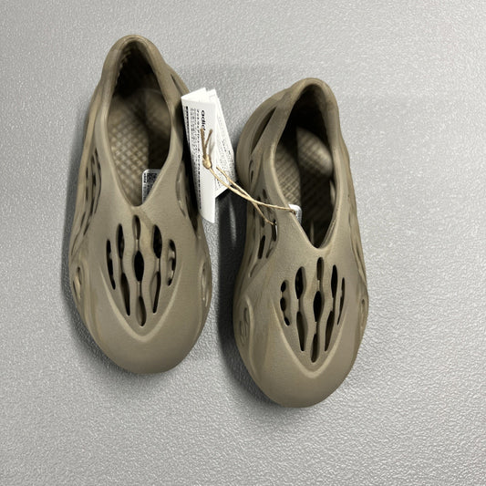 Size 9 Kids Adidas Yeezy Foam RNNR (Stone Sage)