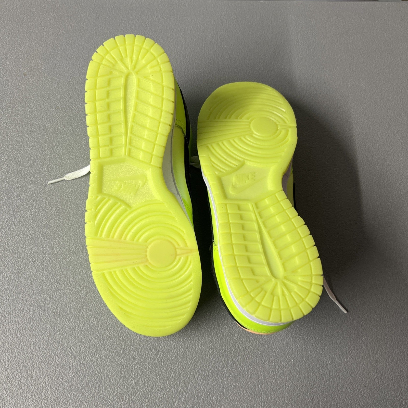 Size 10.5 - Nike Dunk Low SE ‘Splash Volt’