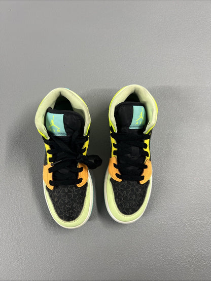 Size 3.5 (GS) - Jordan 1 SE Mid Clover
