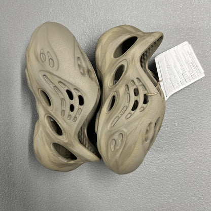 Size 9 Kids Adidas Yeezy Foam RNNR (Stone Sage)