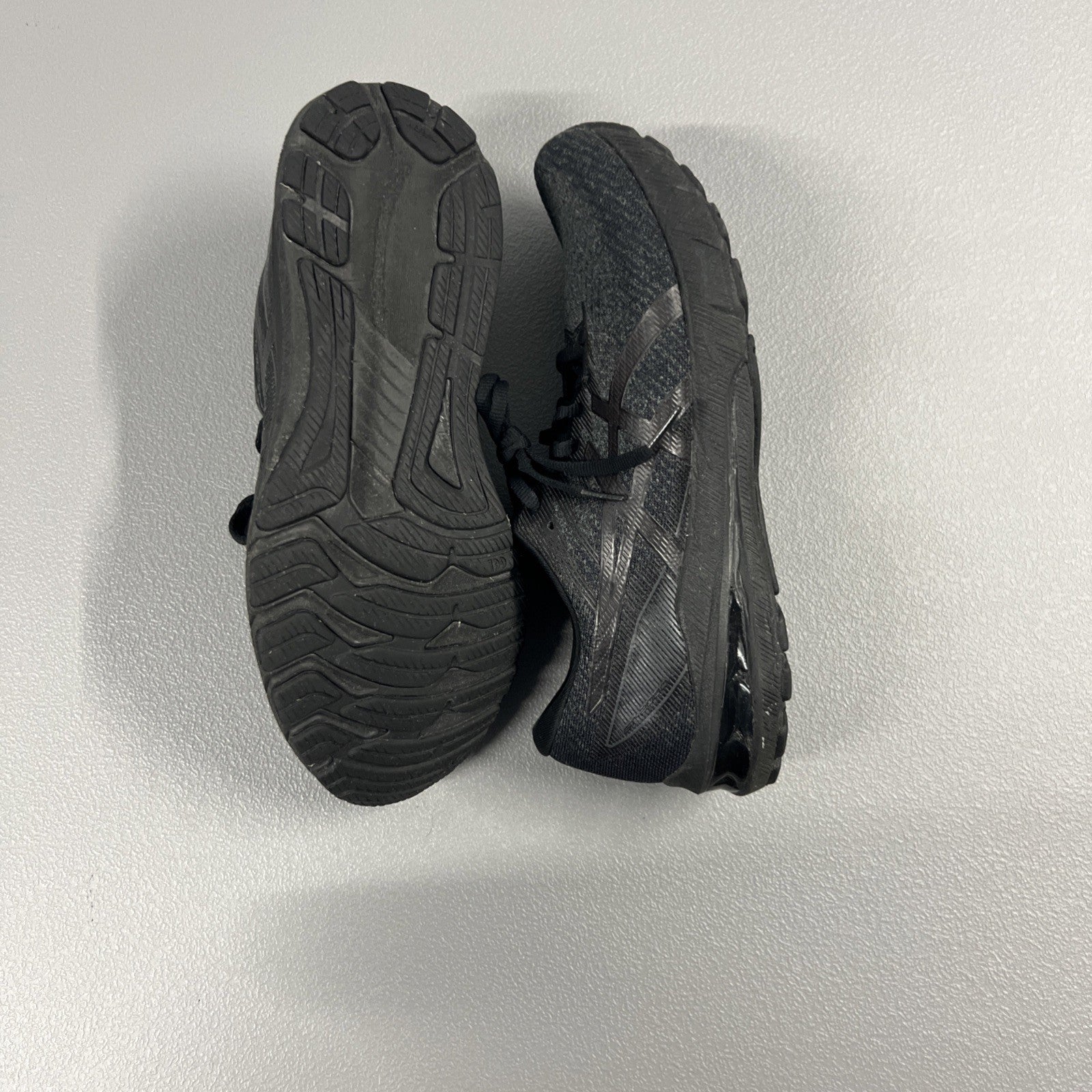Size 9.5 - ASICS GT-2000 13 Black/ Black