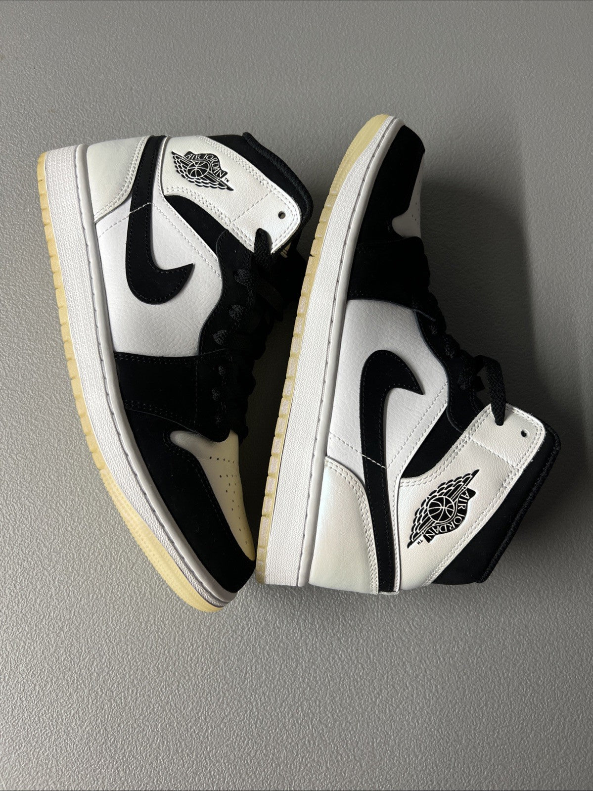 Size 9.5 Men’s or 11 Wmns- Jordan 1 Mid SE Diamond