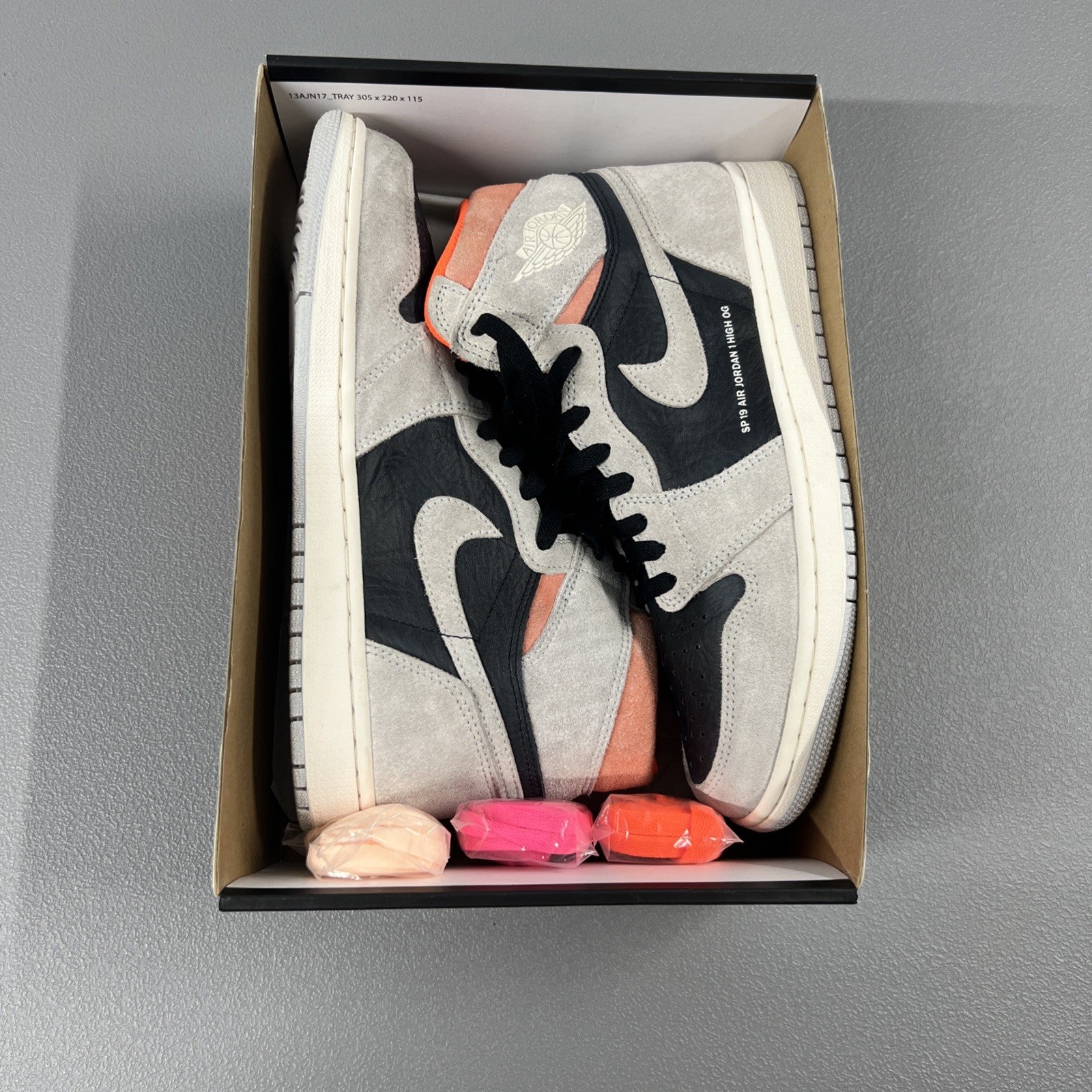 Size 9.5 - Air Jordan 1 Retro High OG 'Neutral Grey'