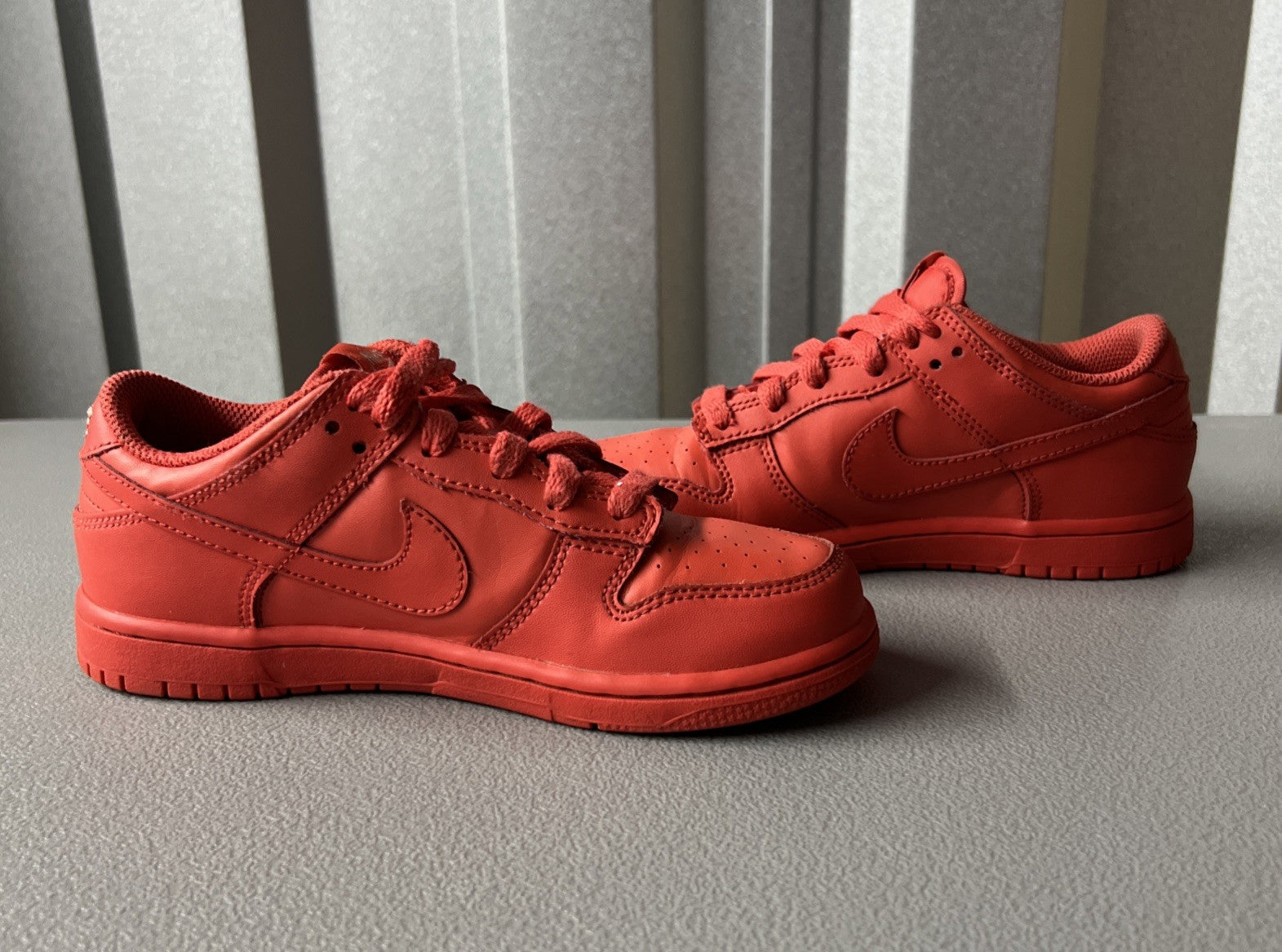 Size 2Y-Nike Dunk Low ‘Triple Red’ (Preschool)