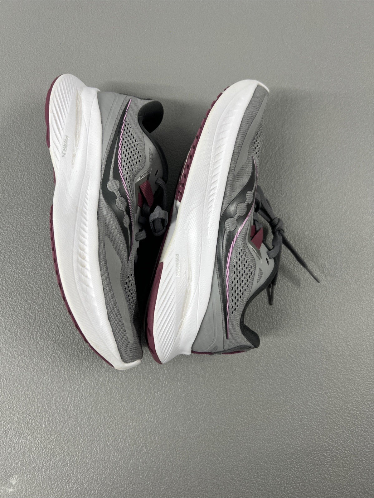 Size 6.5- Saucony Guide 14 Alloy Cherry (Wmns)