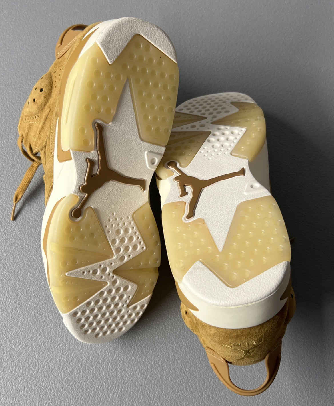 Size 10.5 - Air Jordan 6 Retro        Wheat 🌾