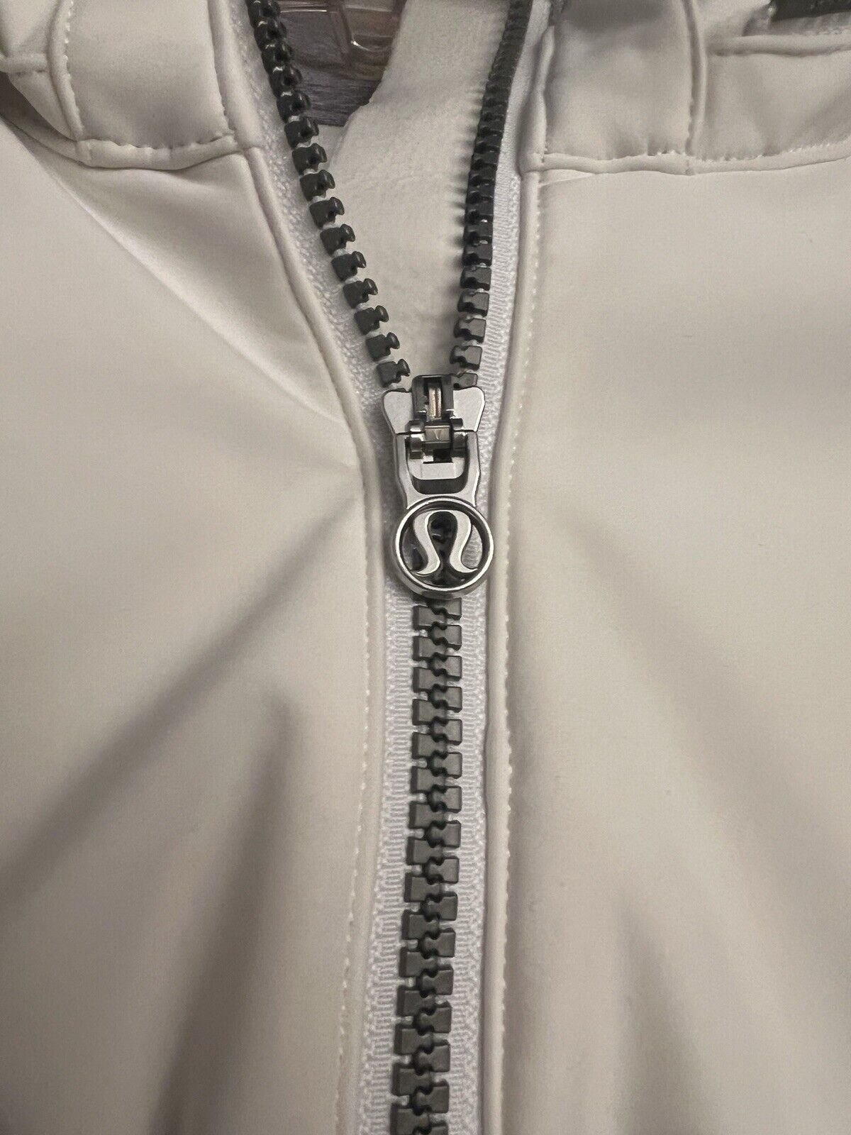 Size 9 Lululemon Feelin' Frosty Softshell Reflective Jacket Wind&Water Resistant