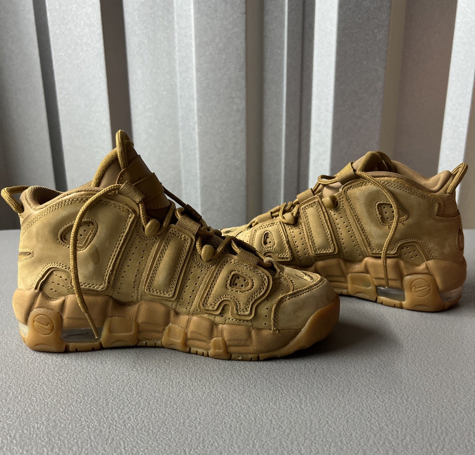 Size 5Y or 6.5 Wmns - Nike Air More Uptempo Mid ‘Flax’ GS