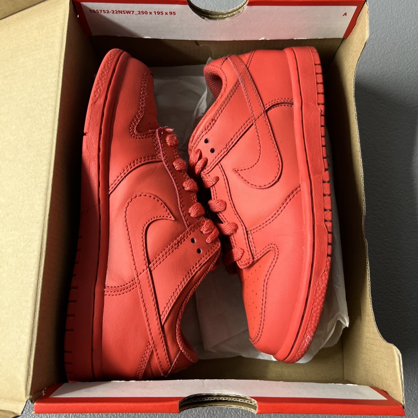 Size 2Y-Nike Dunk Low ‘Triple Red’ (Preschool)