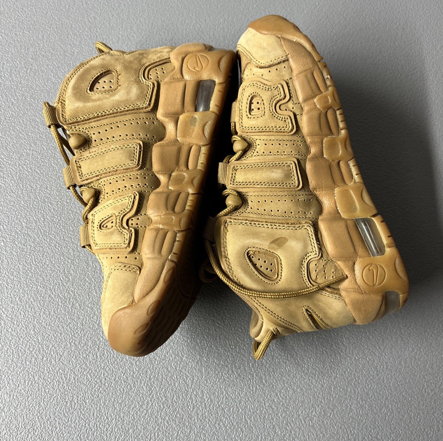 Size 5Y or 6.5 Wmns - Nike Air More Uptempo Mid ‘Flax’ GS