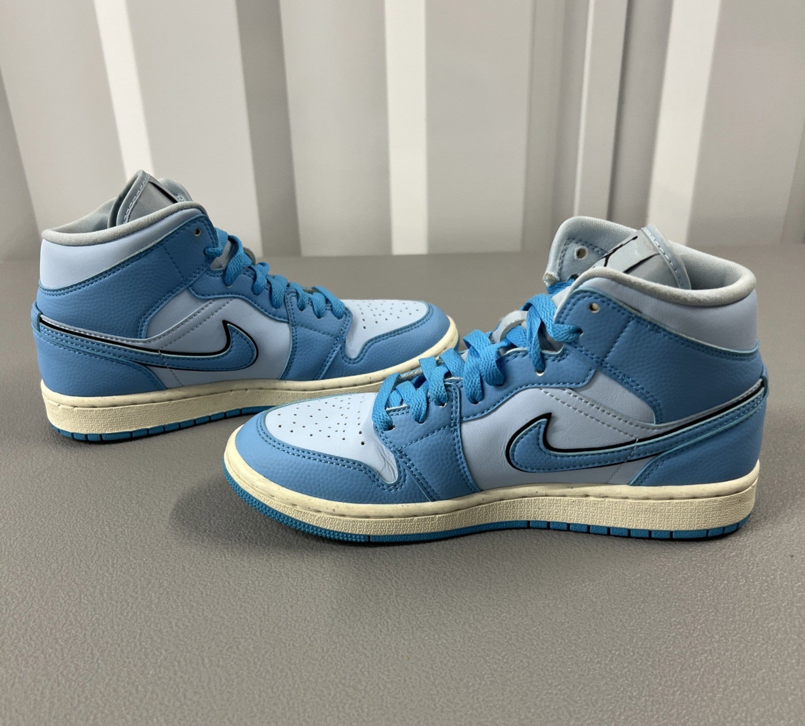 Size 7 - Jordan 1 Mid SE ‘Ice Blue’ (Women’s)