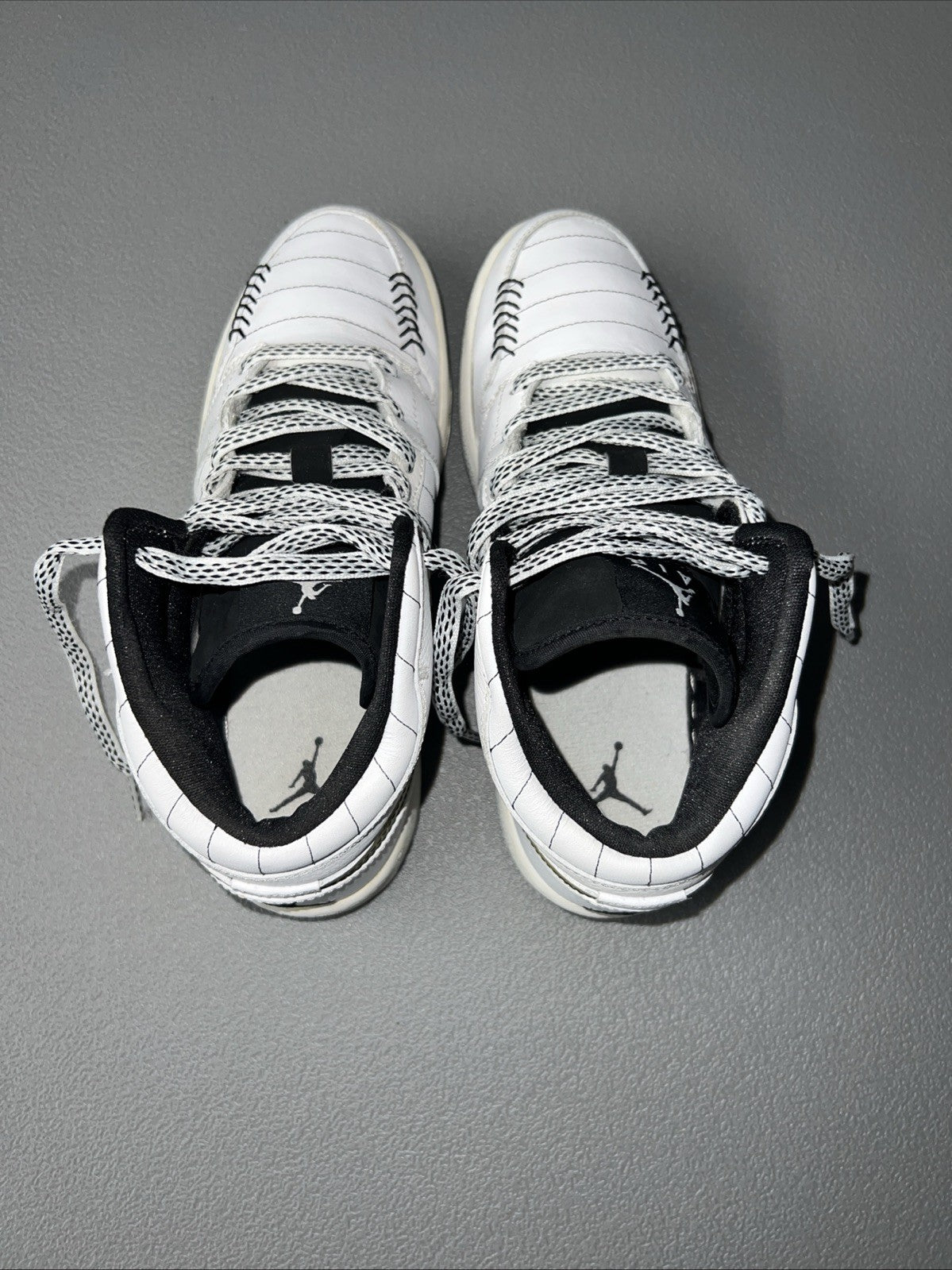 Size 5.5Y or 7 Wmns- Air Jordan 1 GS 'Black Silver’ 327048 102