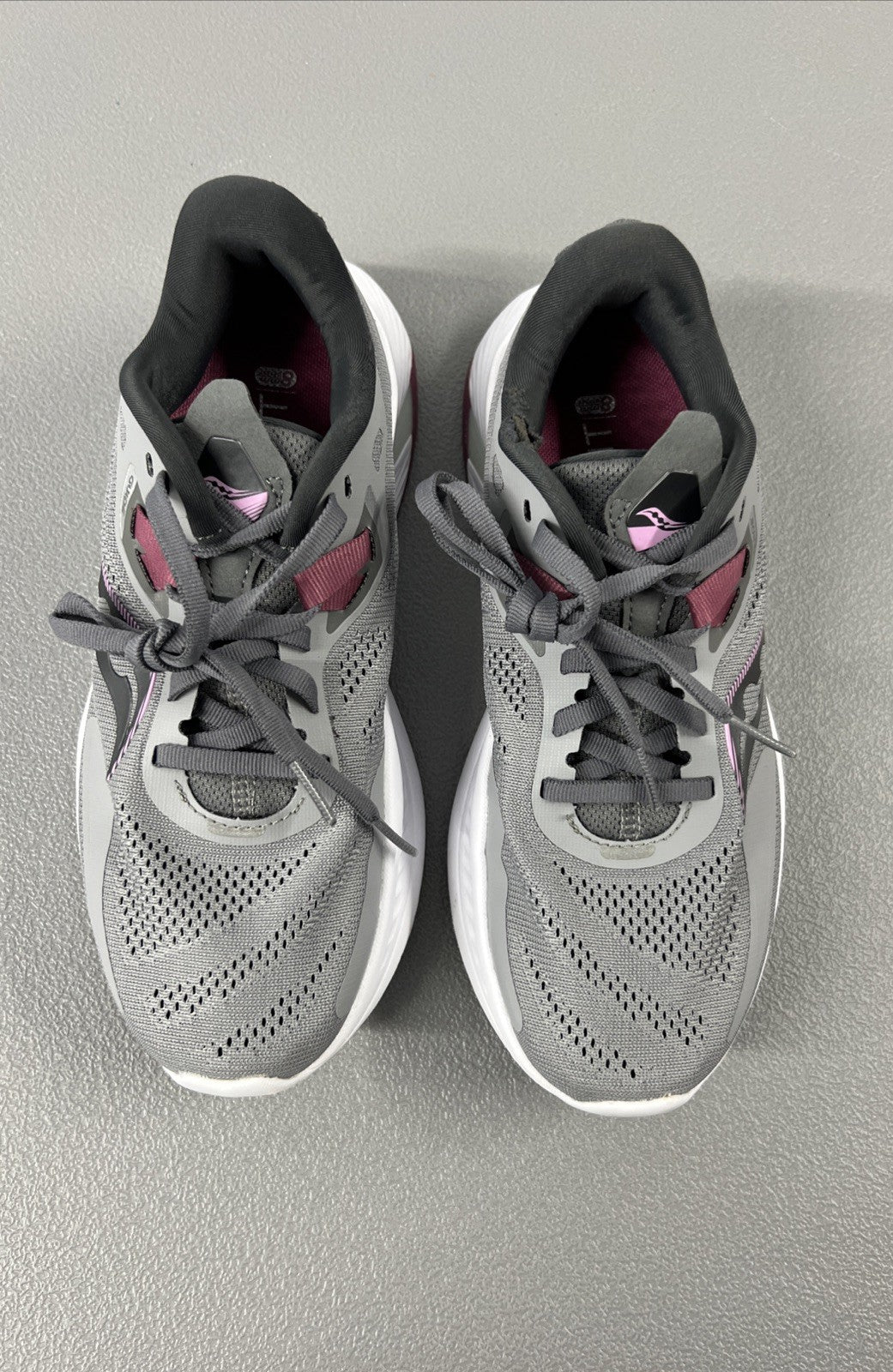 Size 6.5- Saucony Guide 14 Alloy Cherry (Wmns)