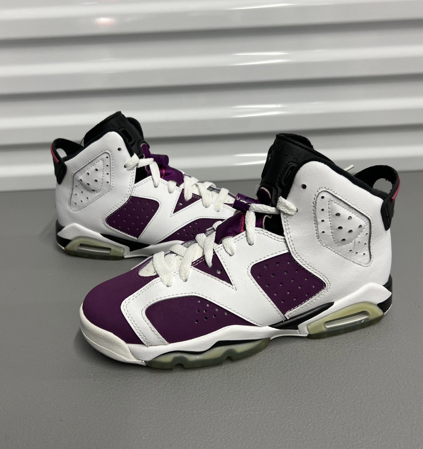 Size 5Y or 6.5 Wmns- Air Jordan 6 Retro 'Vivid Pink'  543390-127 (GS)