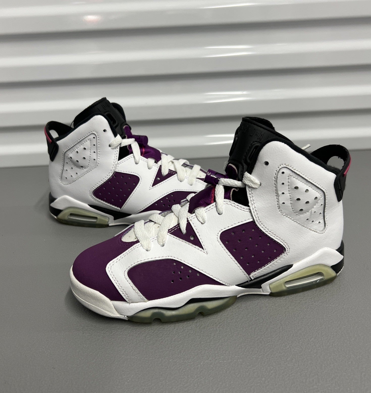 Size 5Y or 6.5 Wmns- Air Jordan 6 Retro 'Vivid Pink'  543390-127 (GS)