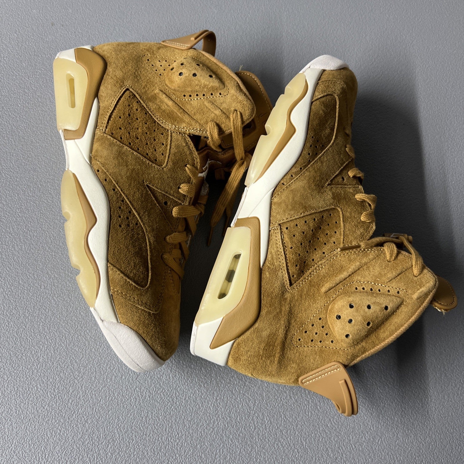 Size 10.5 - Air Jordan 6 Retro        Wheat 🌾