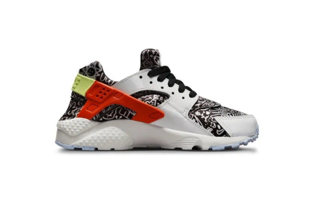 Size 5.5Y or 7 Wmns - Nike Air Huarache Run SE 'Doodle'