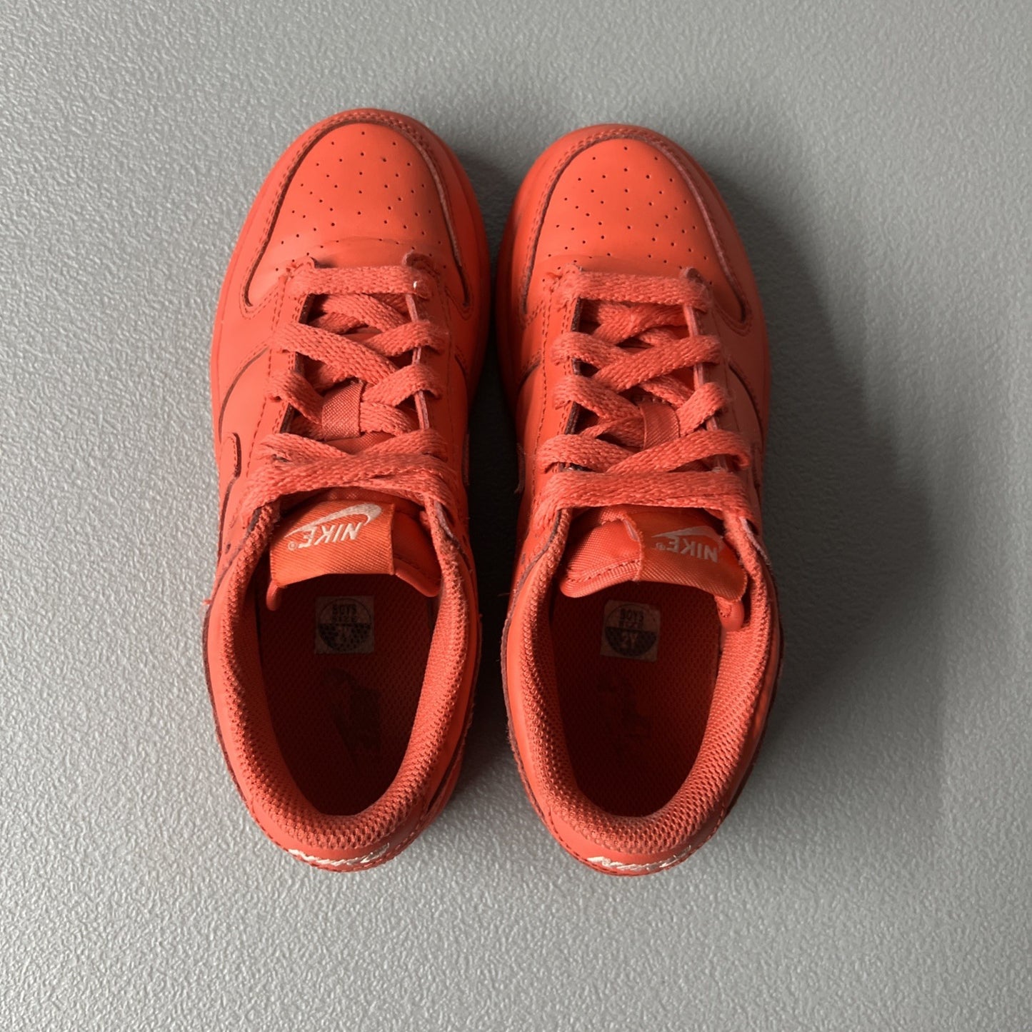 Size 2Y-Nike Dunk Low ‘Triple Red’ (Preschool)
