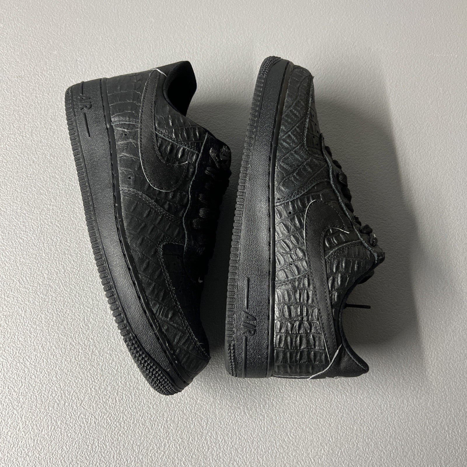 Size 8.5 Men’s or 10 Wmns- Nike Air Force 1 '07 LV8 Low ‘Black Croc’