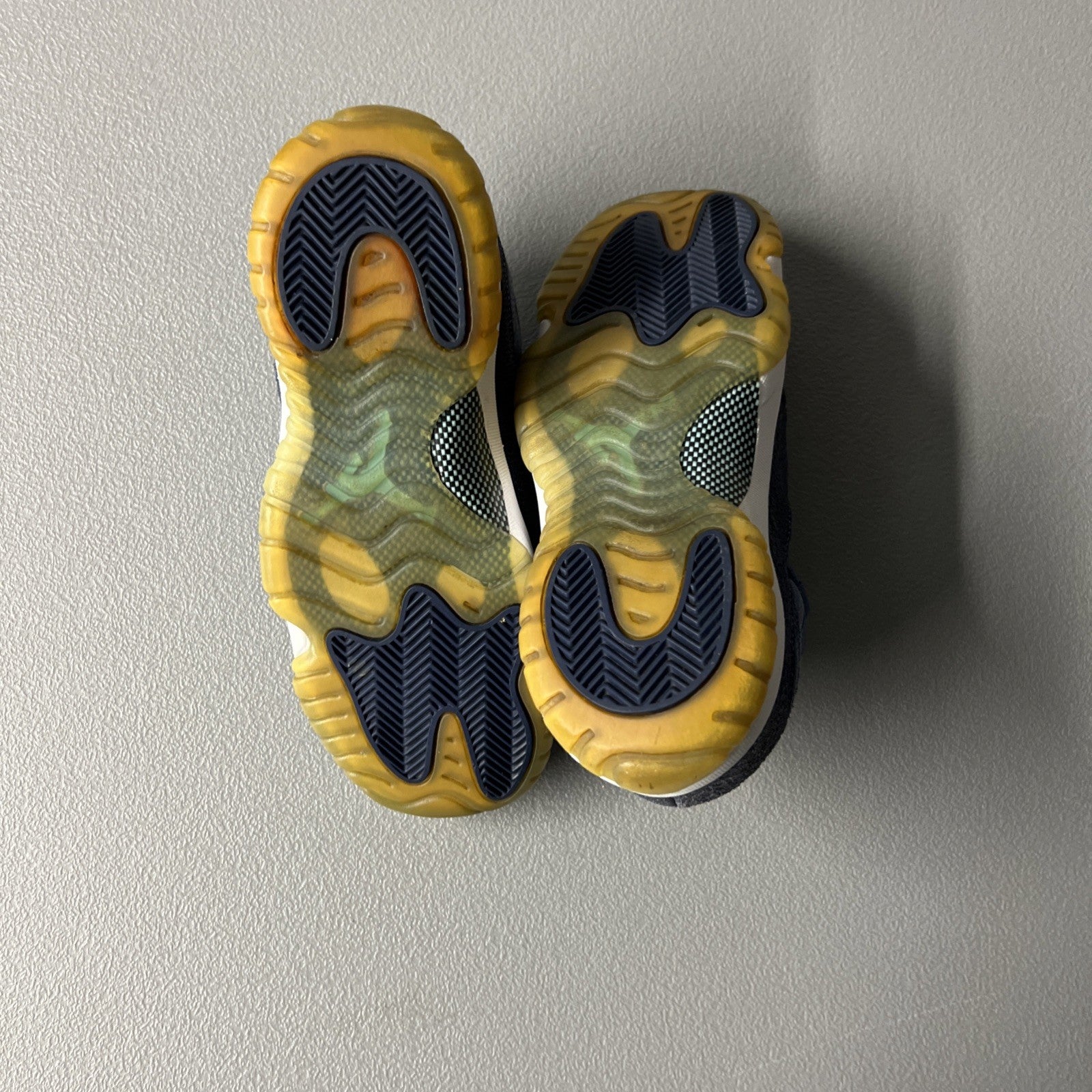 Size 6Y or 7.5 Wmns - Jordan 11 Retro Low GS 'Blue Moon’