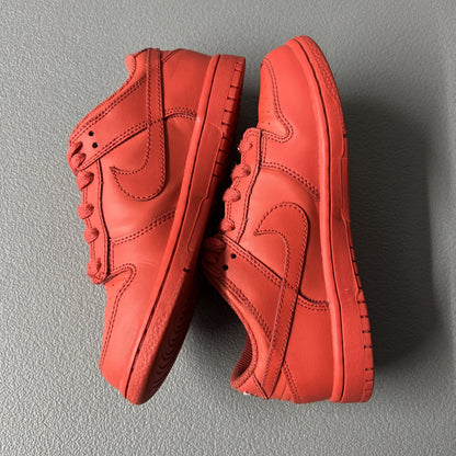 Size 2Y-Nike Dunk Low ‘Triple Red’ (Preschool)