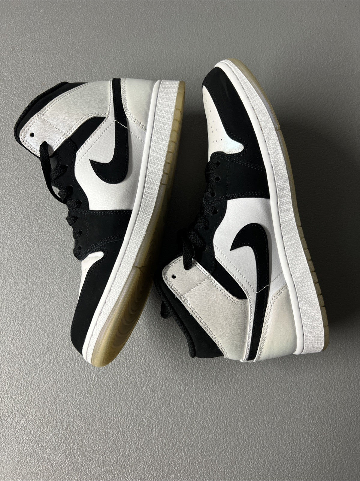 Size 9.5 Men’s or 11 Wmns- Jordan 1 Mid SE Diamond