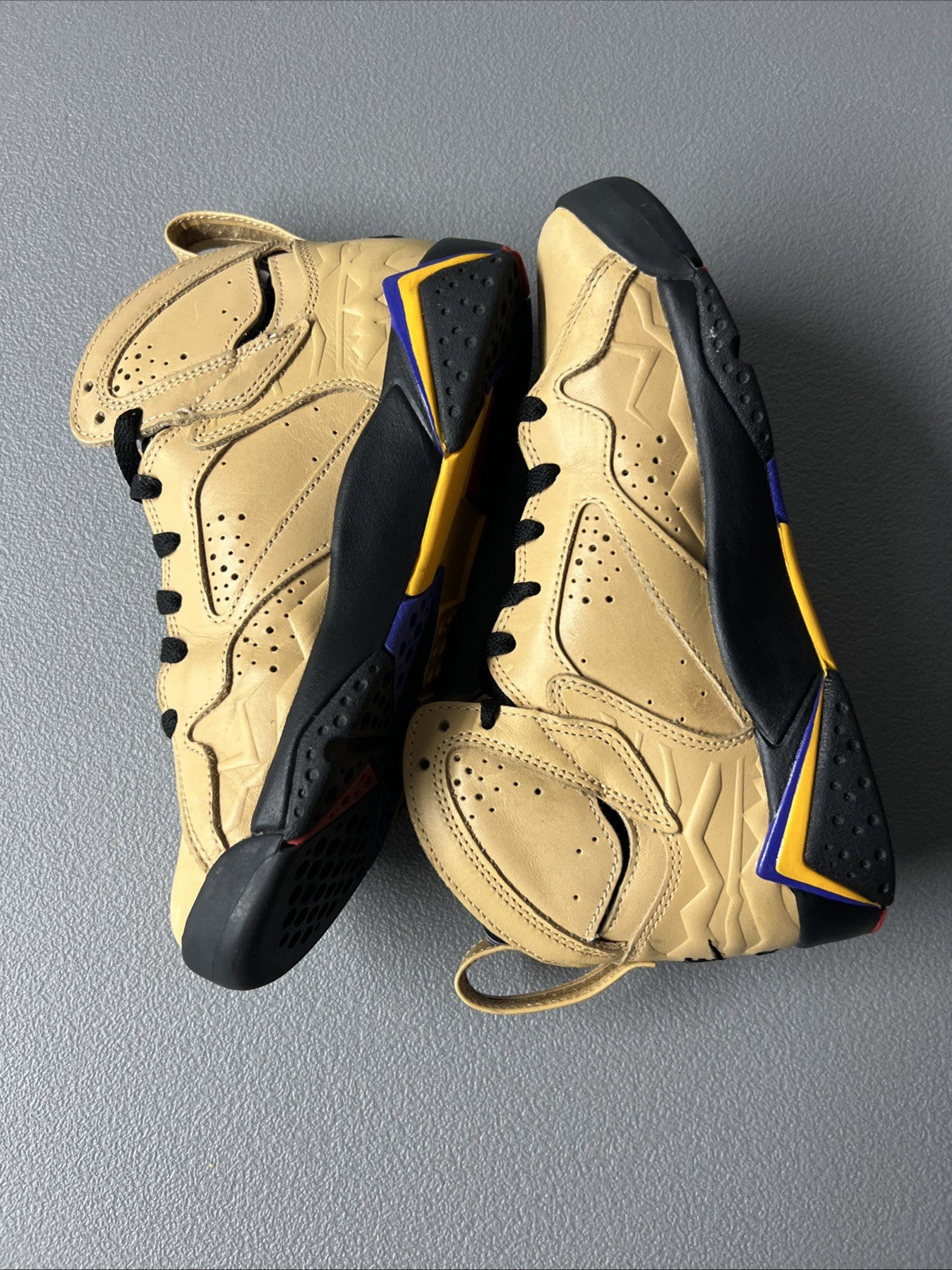Size 5.5 Y or 7 Wmns- Jordan 7 Retro SE Mid Afrobeats GS