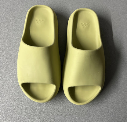 Size 9 Men’s or 10.5 Wmns- Adidas Yeezy Slide ‘Resin’