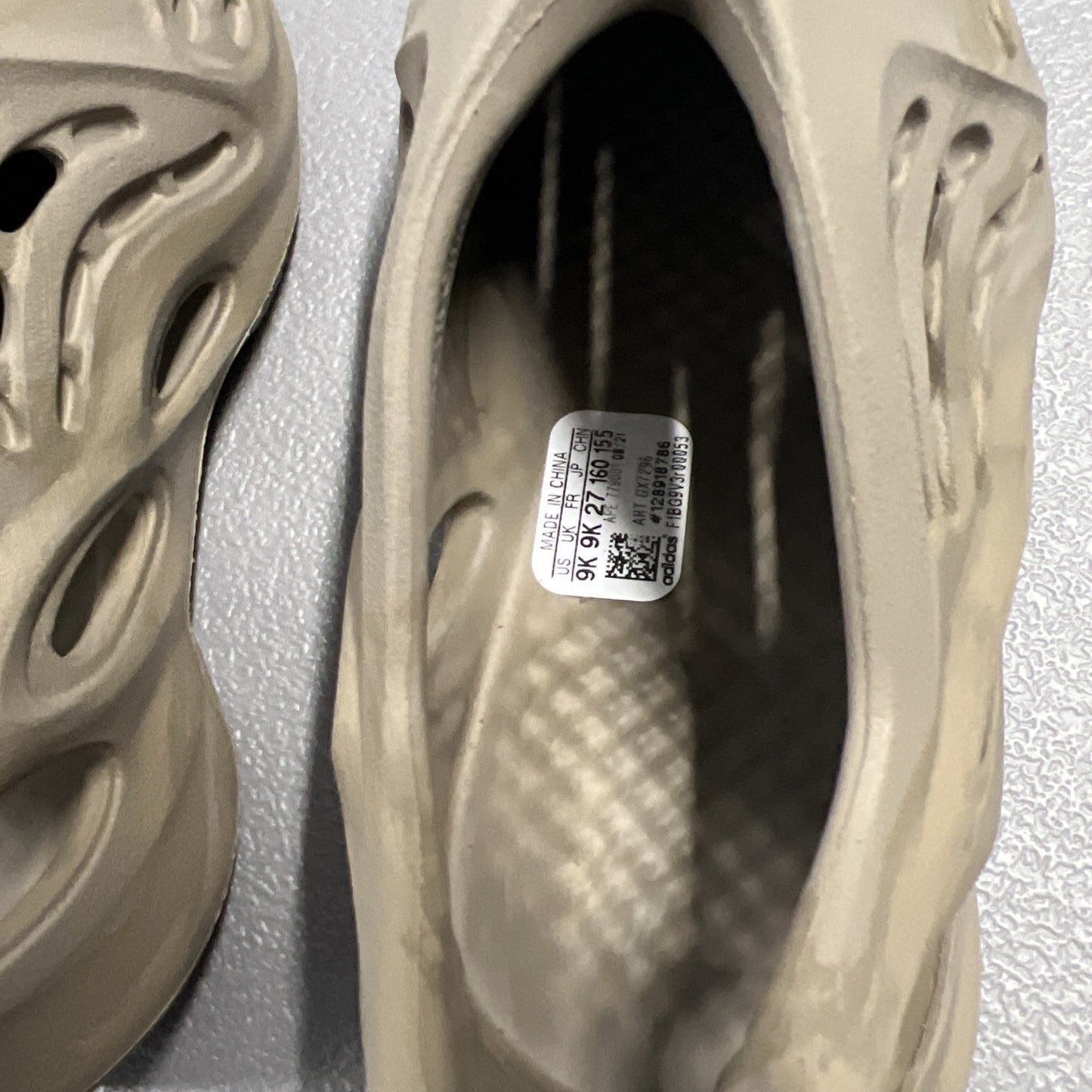 Size 9 Kids Adidas Yeezy Foam RNNR (Stone Sage)