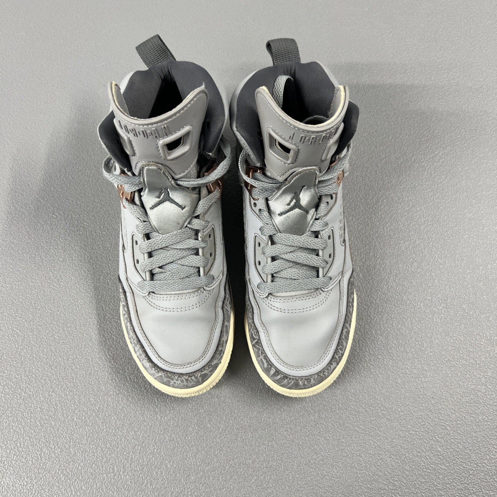 Size 5.5Y - Air Jordan Spizike (GS) ‘Wolf Grey' 535712-018